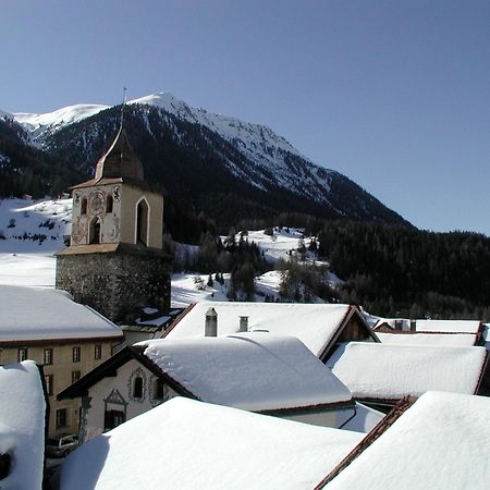 Hotel Weisses Kreuz Bergün Exteriör bild