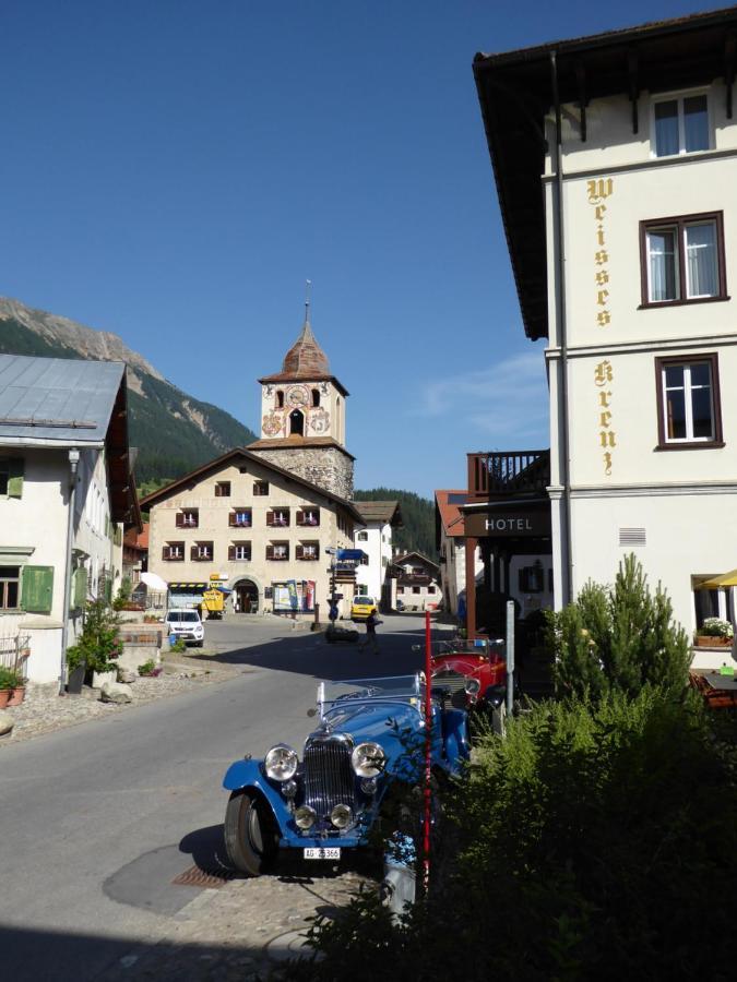Hotel Weisses Kreuz Bergün Exteriör bild