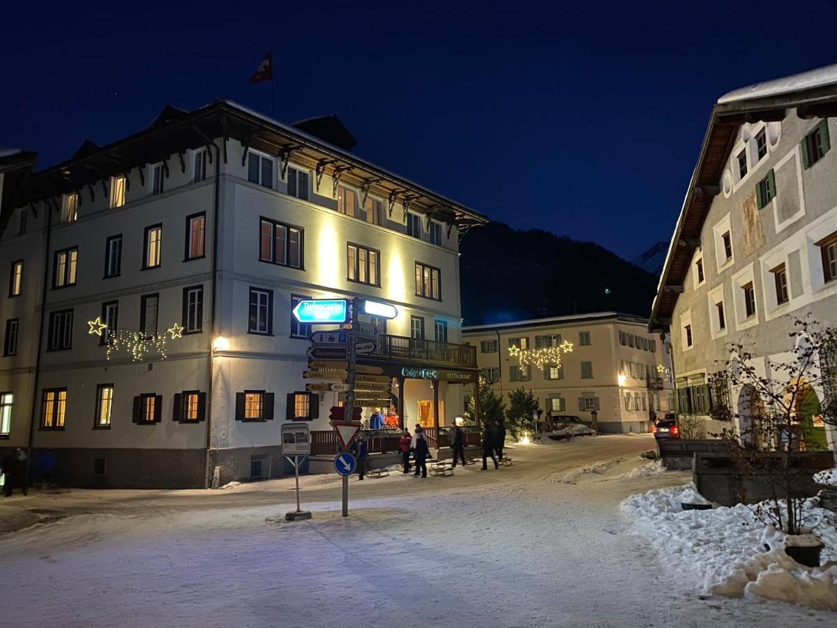 Hotel Weisses Kreuz Bergün Exteriör bild