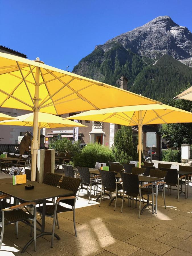 Hotel Weisses Kreuz Bergün Exteriör bild