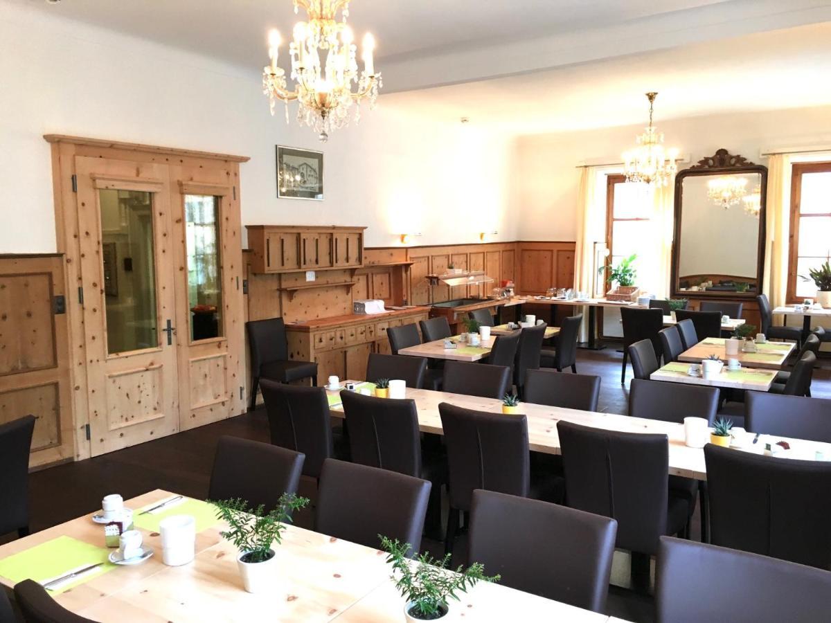 Hotel Weisses Kreuz Bergün Exteriör bild