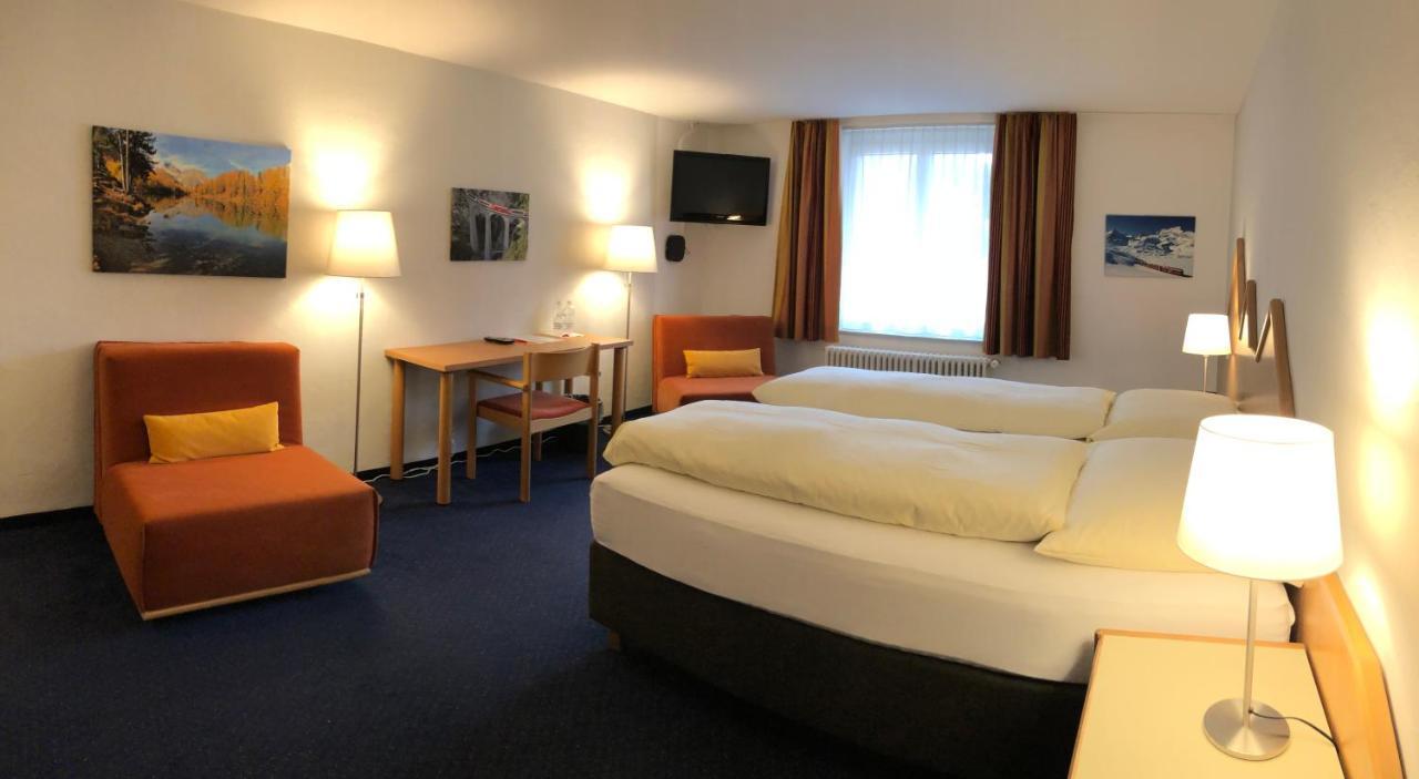 Hotel Weisses Kreuz Bergün Exteriör bild