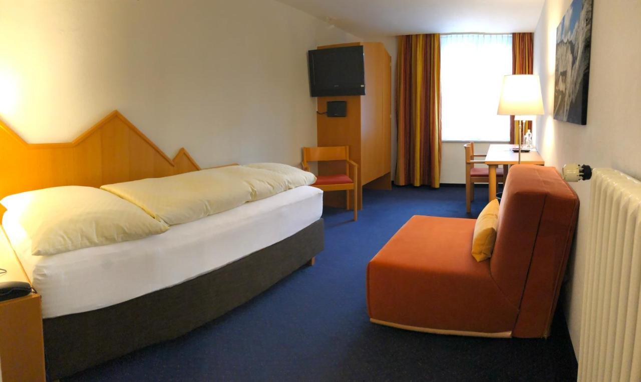 Hotel Weisses Kreuz Bergün Exteriör bild