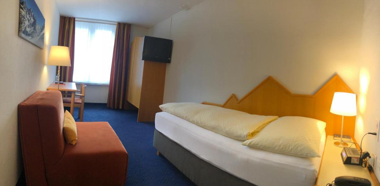 Hotel Weisses Kreuz Bergün Exteriör bild
