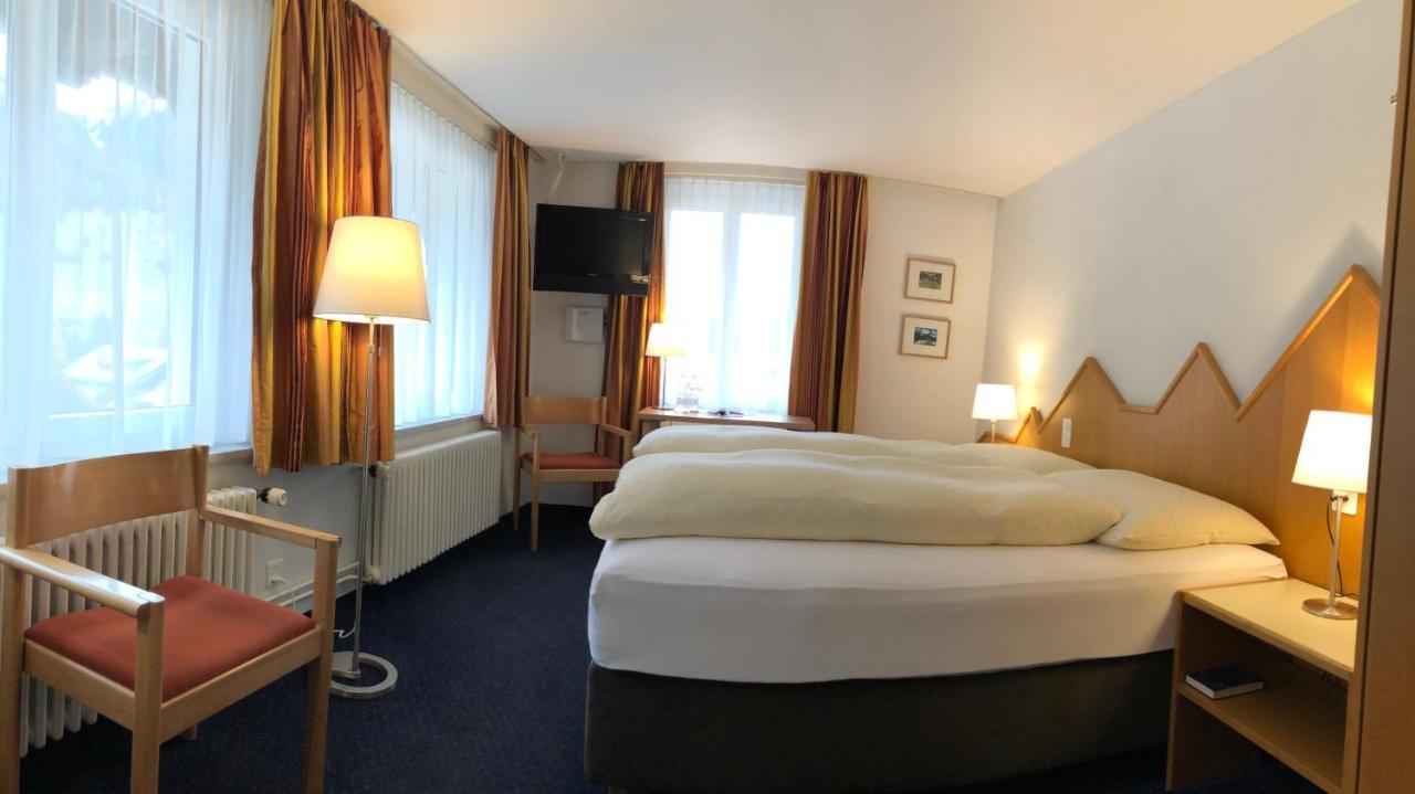 Hotel Weisses Kreuz Bergün Exteriör bild