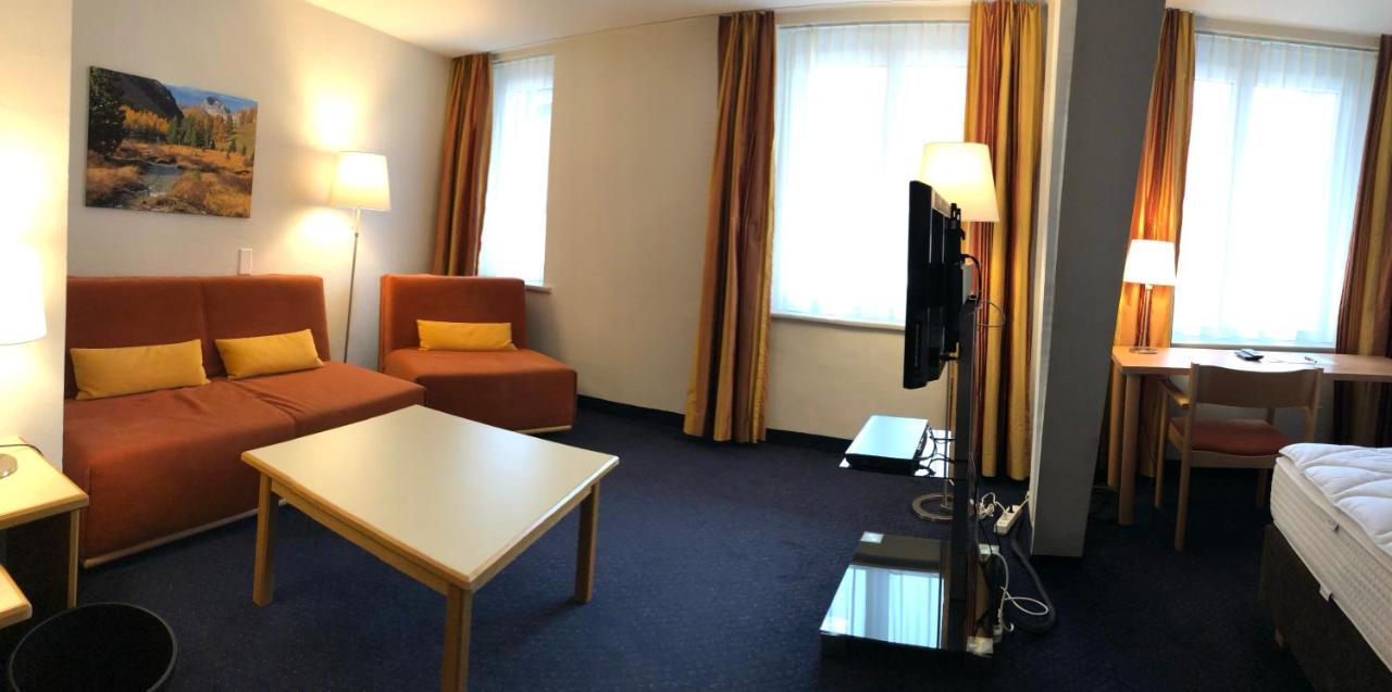 Hotel Weisses Kreuz Bergün Exteriör bild