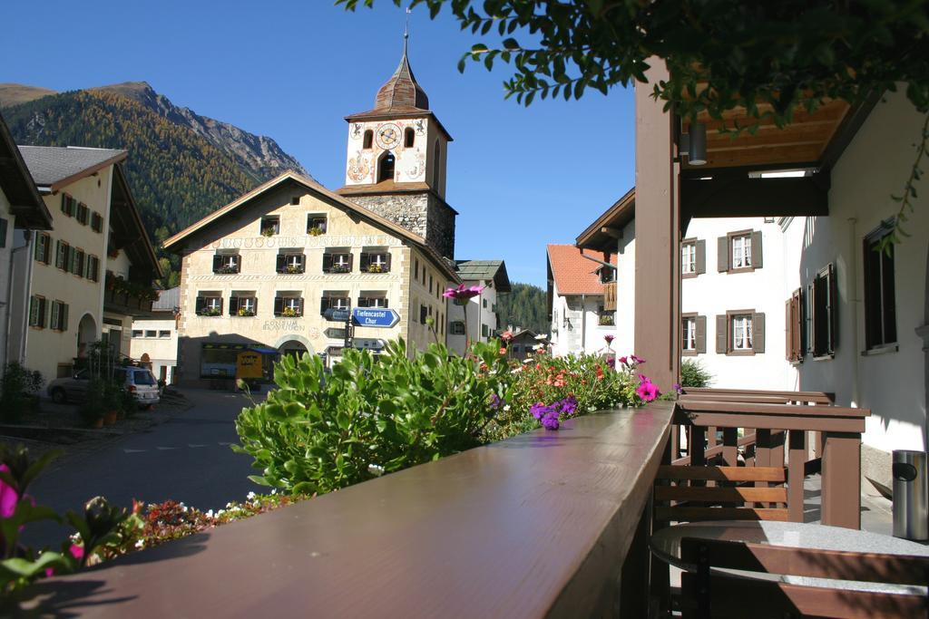 Hotel Weisses Kreuz Bergün Exteriör bild
