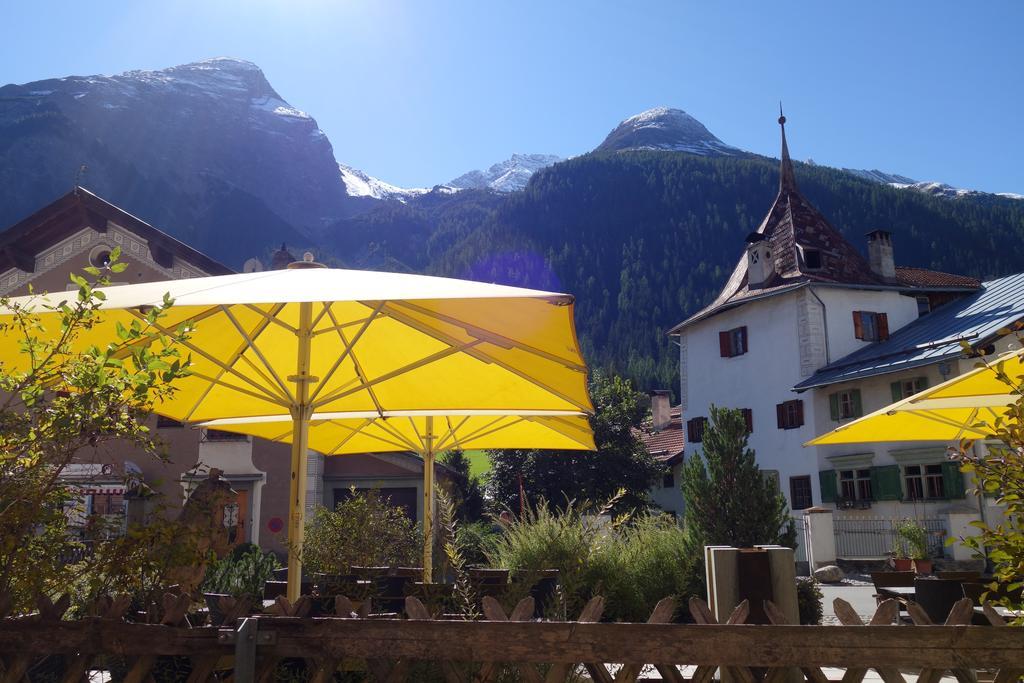 Hotel Weisses Kreuz Bergün Exteriör bild